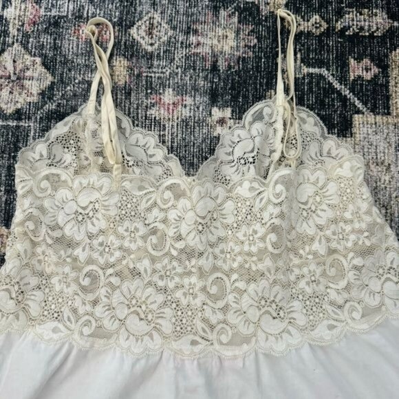 💥BOGO💥 Victoria's Secret Cream Lace Chemise - Picture 4 of 6